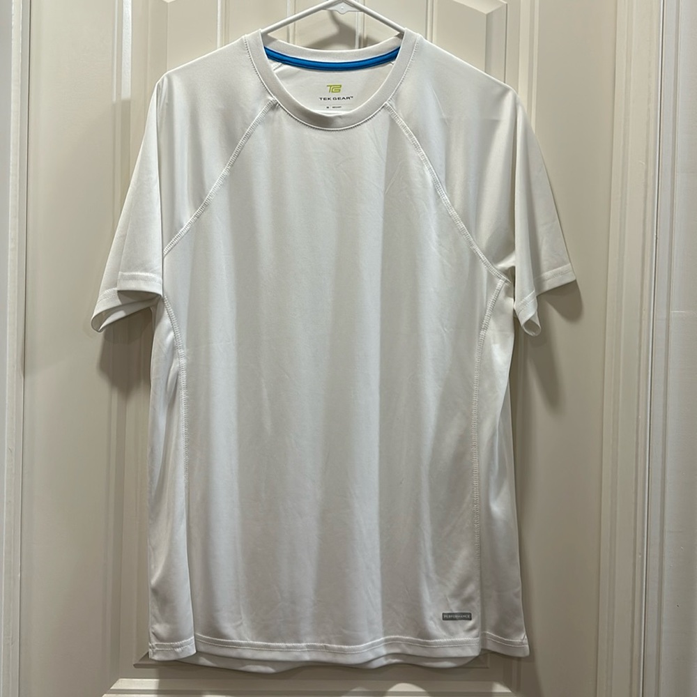 Men’s Tek Gear white t-shirt, 100% polyester. Soft.